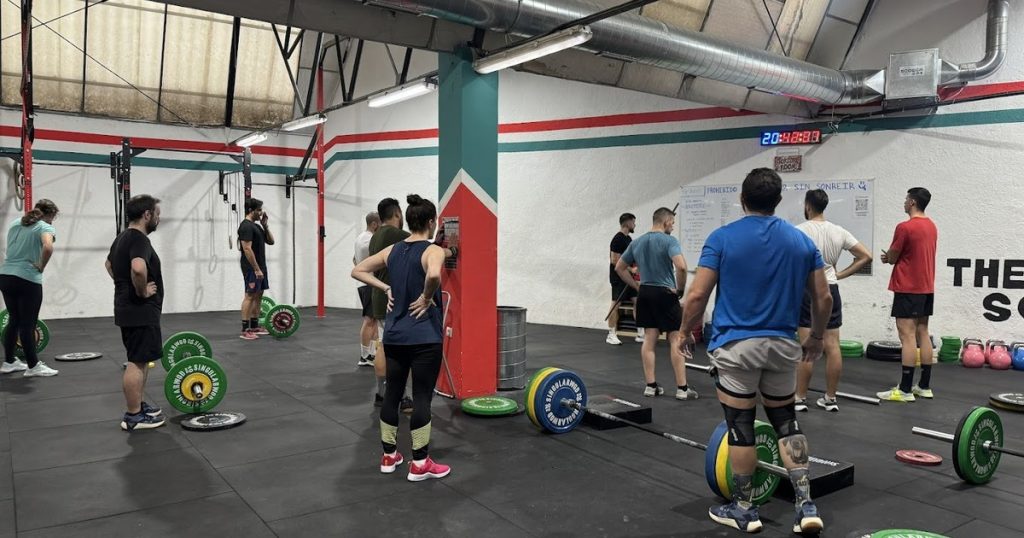 Clase de prueba de cross training en grupo en The Barbell Society Madrid