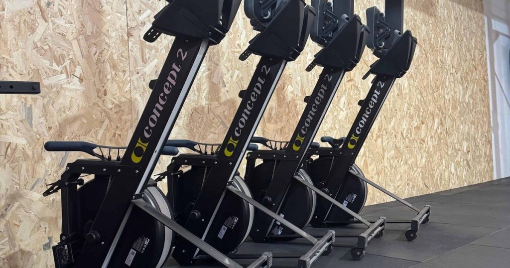 Máquinas de remo del box para preparar carreras funcionales como Hyrox y DEKA