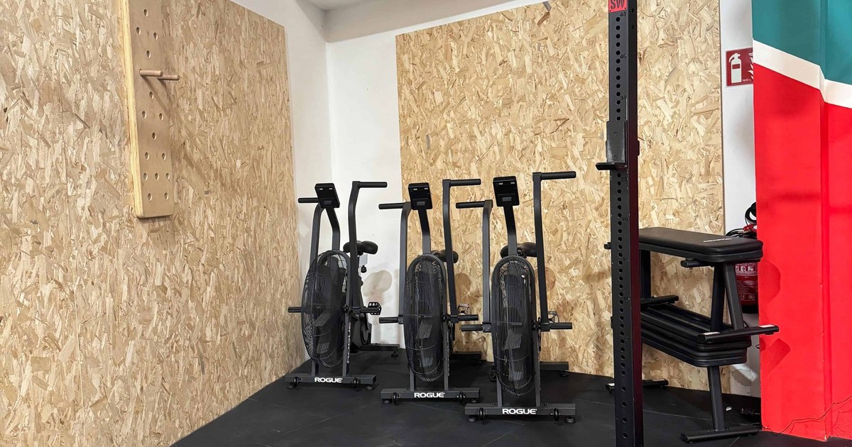 Bicicletas de aire en el box para entrenamiento de acondicionamiento